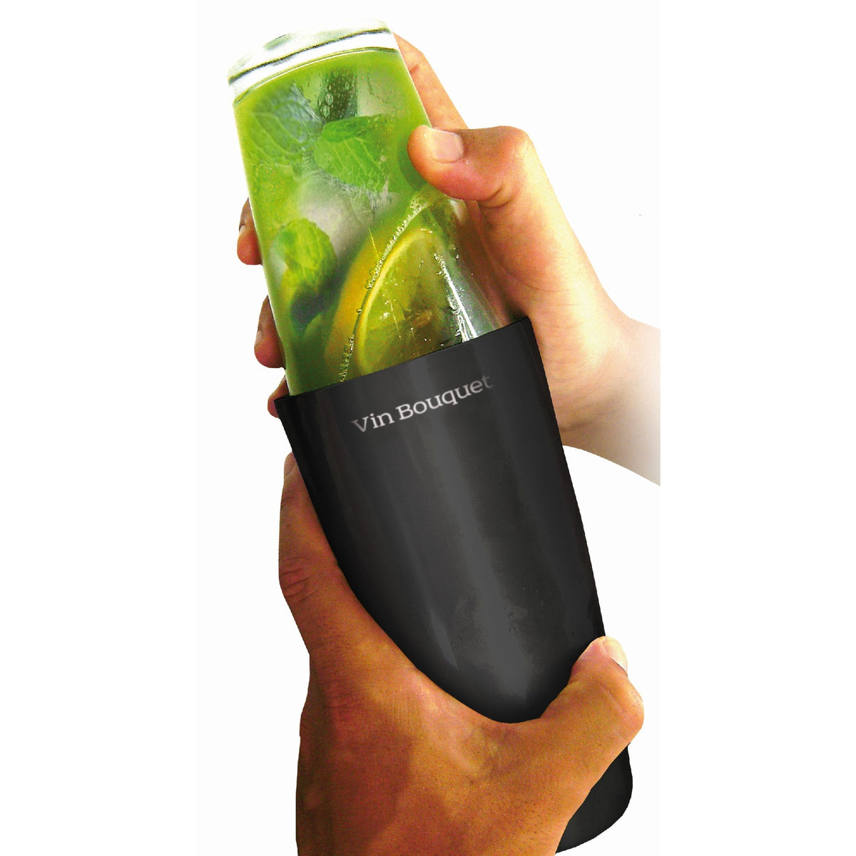 Vin Bouquet Boston cocktail shaker assembled in use