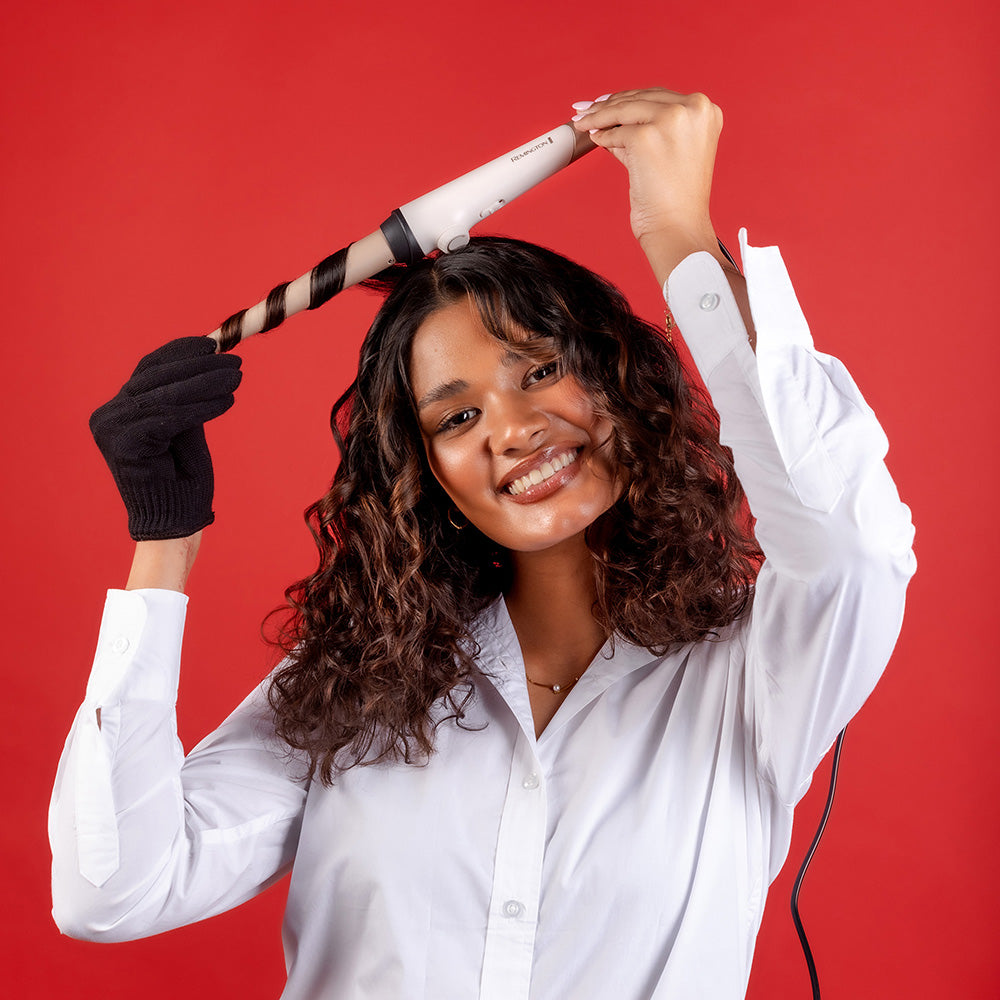 Remington CI4740AU curling wand in use