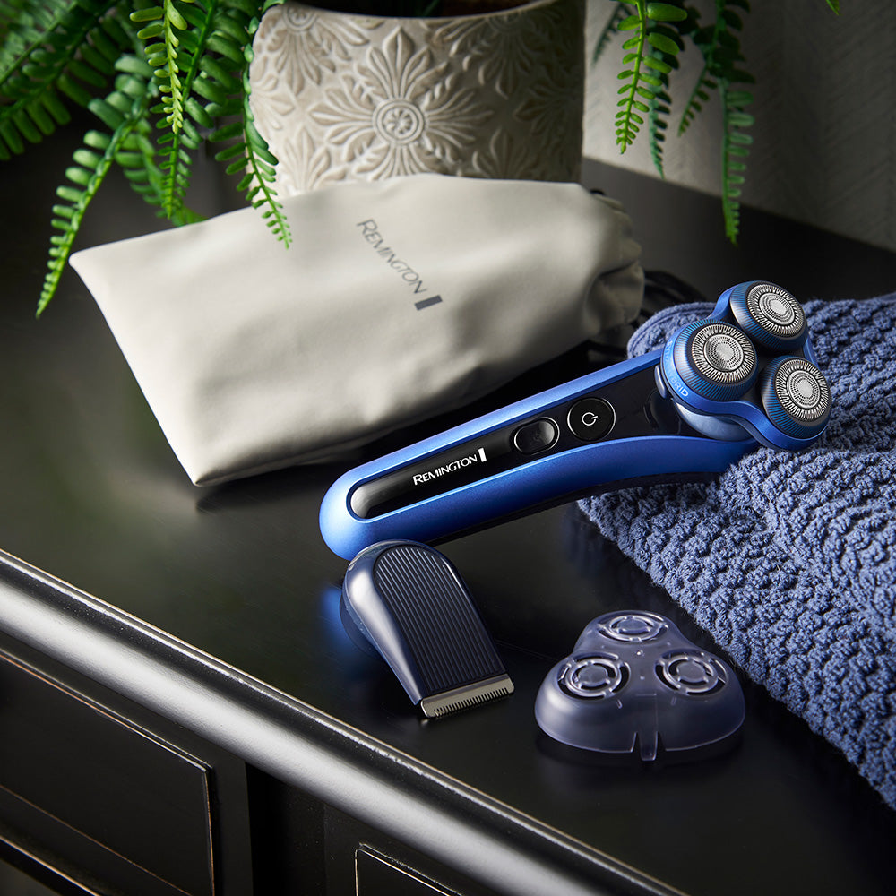 Remington XR1775AU rotary shaver with trimmer and pouch