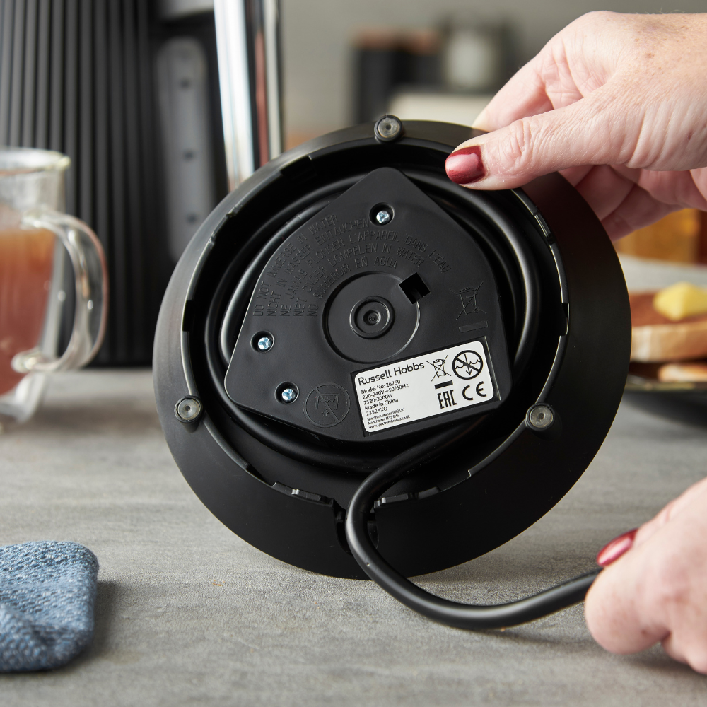 Russell Hobbs RHK2675BLK cord storage beneath base