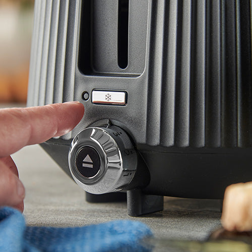 Russell Hobbs RHT2676BLK browning control close-up