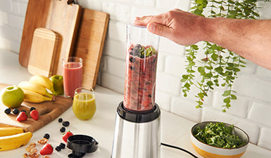 Russell Hobbs Mix & Go RHBL300 stainless steel blender making a smoothie