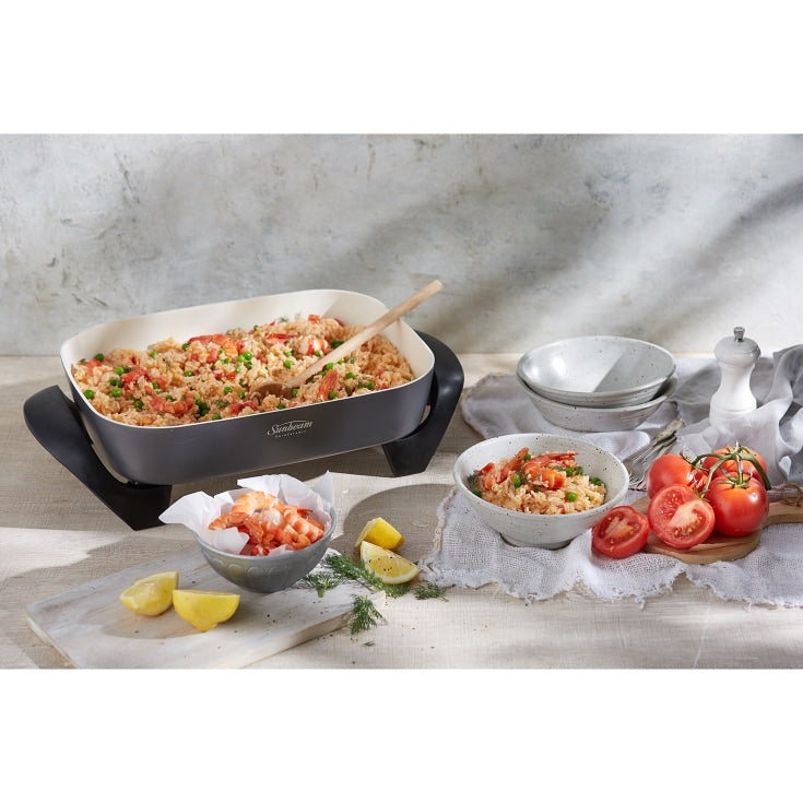 Sunbeam FP6000 DuraCeramic frypan cooking a family meal